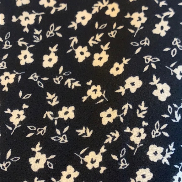 4/$30 EUC Floral Blouse - Picture 2 of 6